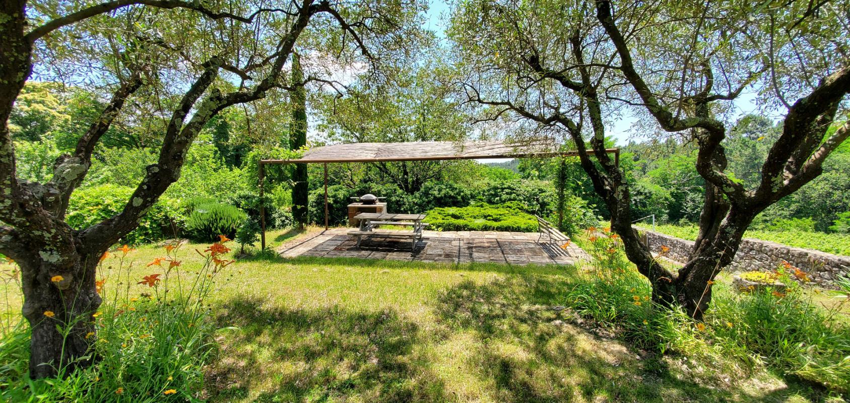 PAYZAC MAS PROVENÇAL DU XVIIIe, VUE ALPES ET MONT VENTOUX. CINQ CHAMBRES, IMMENSE SALON, GRANDE PISCINE, SIX TERRASSES. OPPORTUNITÉ UNIQUE À SAISIR 16