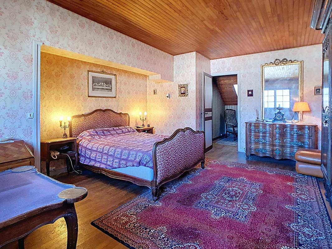 LA ROCHE-EN-BRENIL Maison La Roche En Brenil 5 pièce(s) 153 m2 11