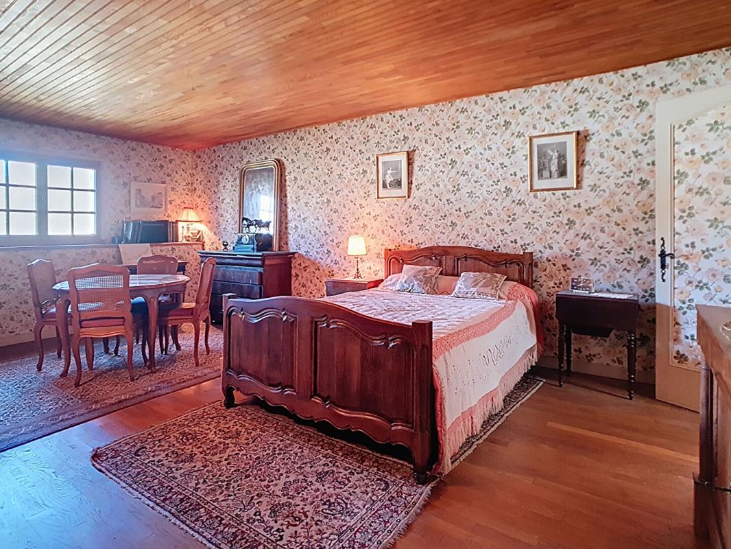 LA ROCHE-EN-BRENIL Maison La Roche En Brenil 5 pièce(s) 153 m2 12