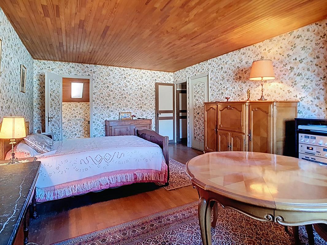 LA ROCHE-EN-BRENIL Maison La Roche En Brenil 5 pièce(s) 153 m2 13