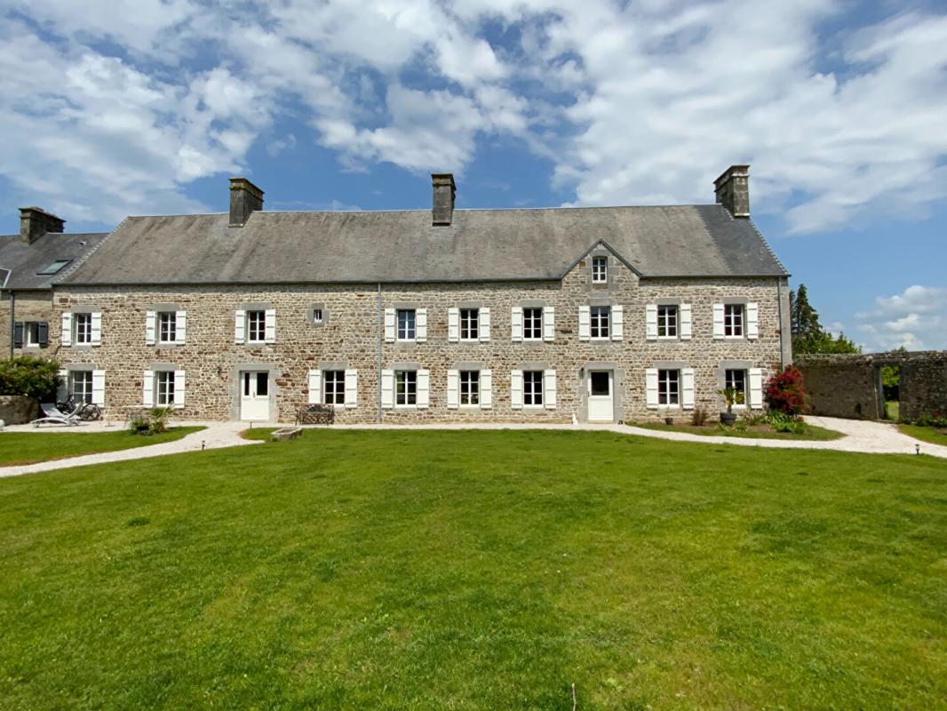 BREHAL Propriété de charme, 2 kms de la mer , Montmartin sur mer 1