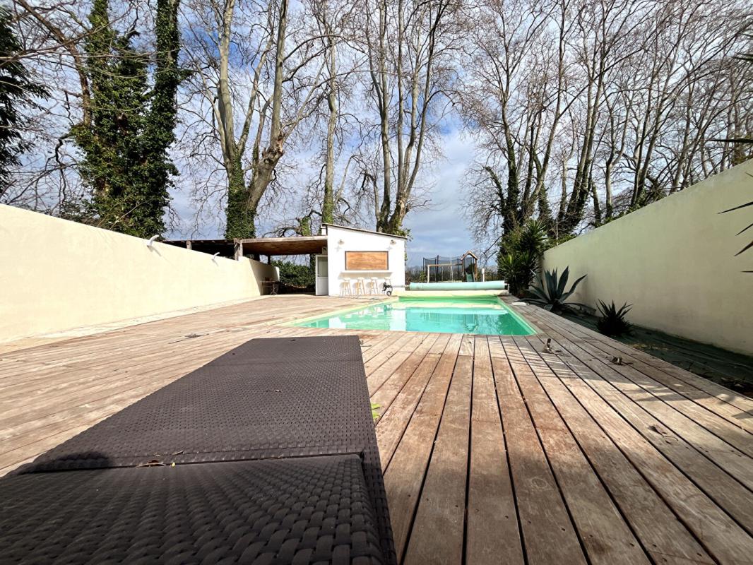 SAINT CYPRIEN PLAGE Magnifique maison en R+1 de 200 m² environs de style mas sans vis-à-vis avec grande piscine 8 sur 4 5