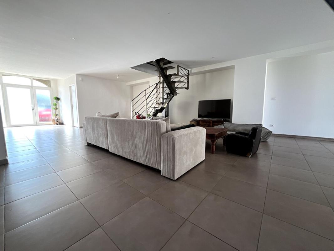 SAINT CYPRIEN PLAGE Magnifique maison en R+1 de 200 m² environs de style mas sans vis-à-vis avec grande piscine 8 sur 4 9