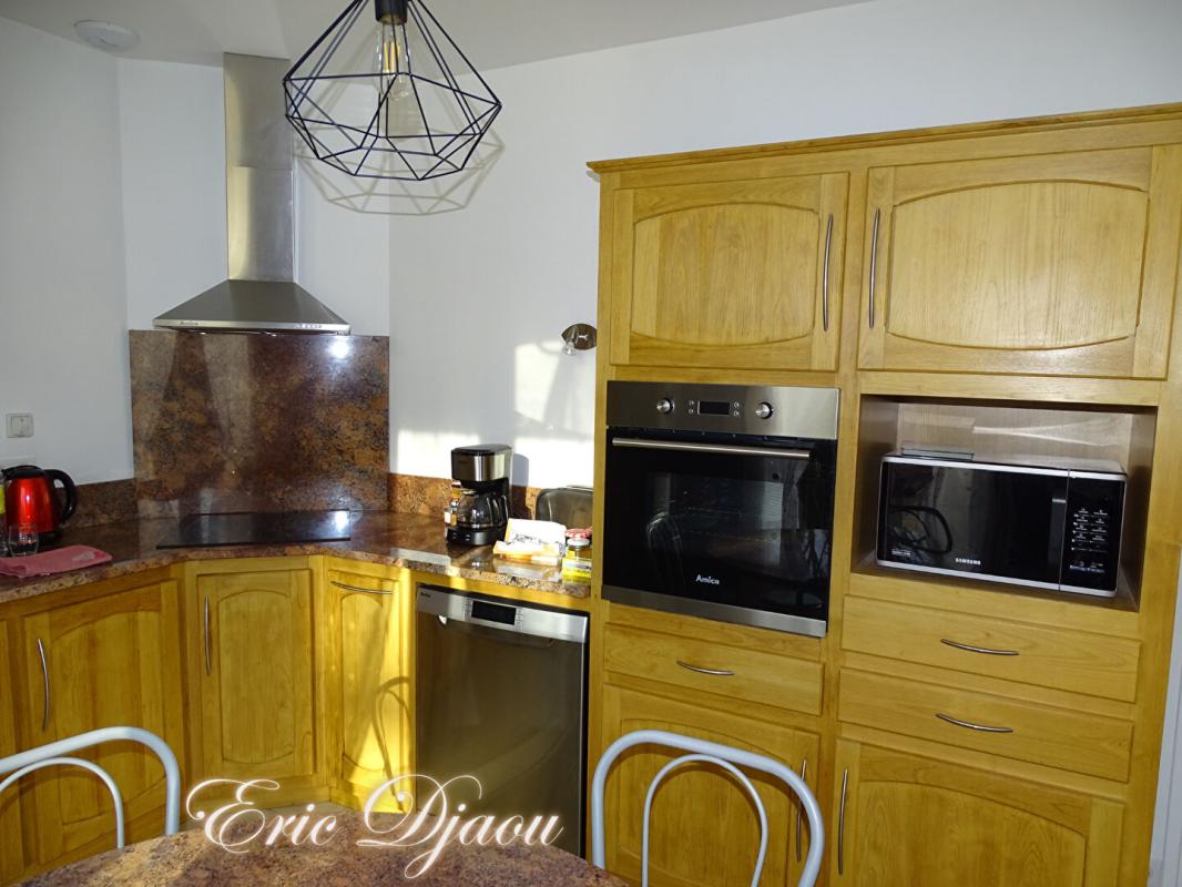 CONDAT-SUR-VEZERE Maison de pays Condat Sur Vezere 10 pièce(s) 236.05 m2 15