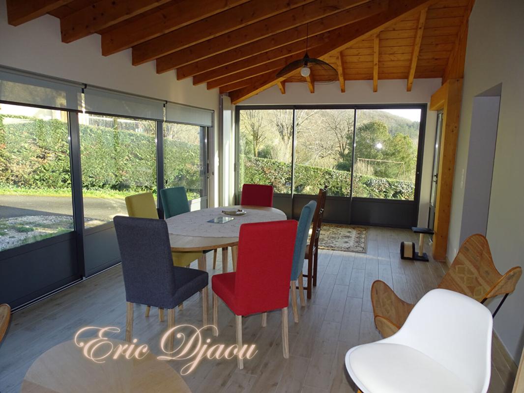 CONDAT-SUR-VEZERE Maison de pays Condat Sur Vezere 10 pièce(s) 236.05 m2 16