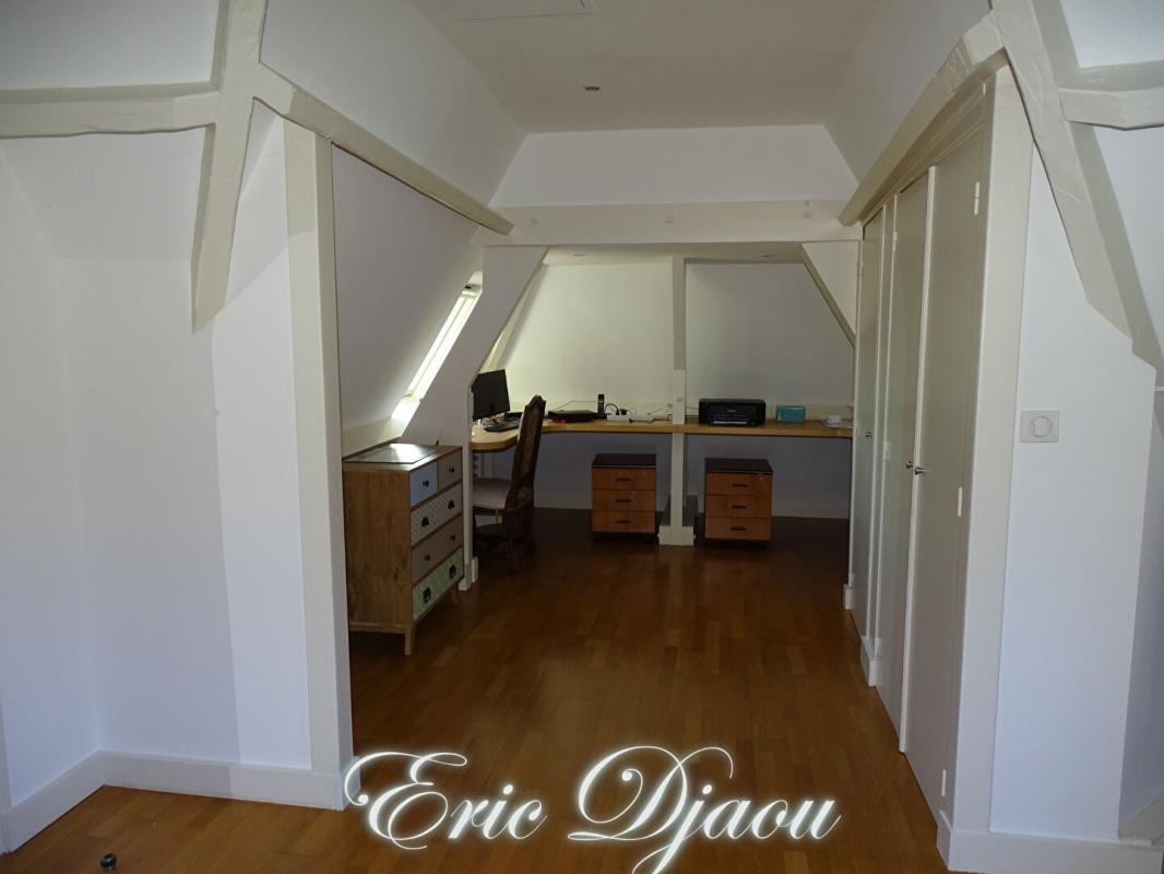 CONDAT-SUR-VEZERE Maison de pays Condat Sur Vezere 10 pièce(s) 236.05 m2 17