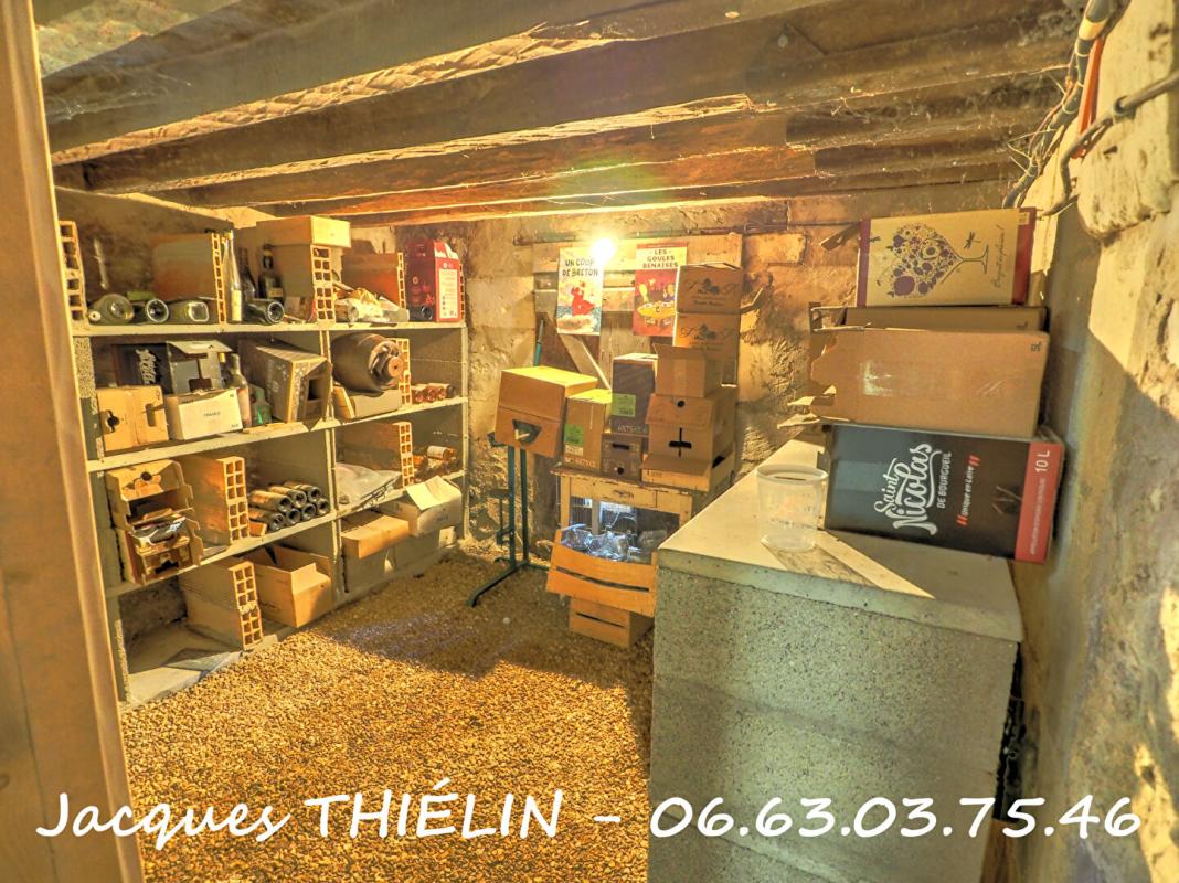 LONGUE-JUMELLES Belle rénovation au calme de la campagne à 5 min de Longué 11