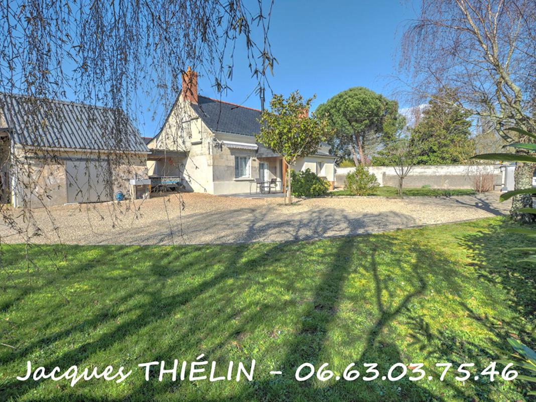 LONGUE-JUMELLES Belle rénovation au calme de la campagne à 5 min de Longué 15