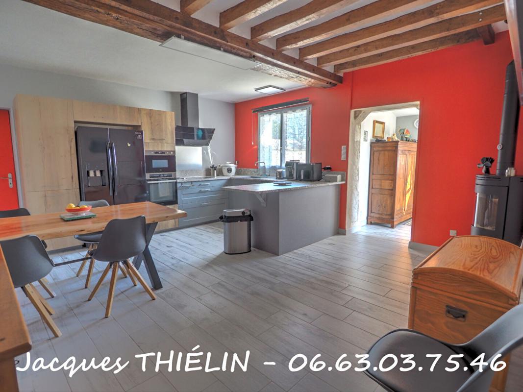 LONGUE-JUMELLES Belle rénovation au calme de la campagne à 5 min de Longué 4