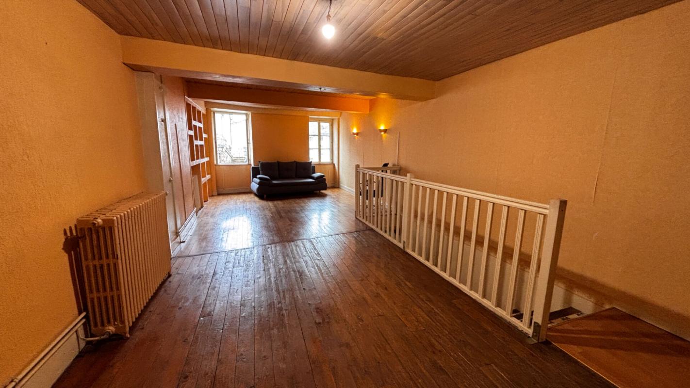 TOURNUS Maison coeur de ville en duplex, 5 P, avec commerce loué 11