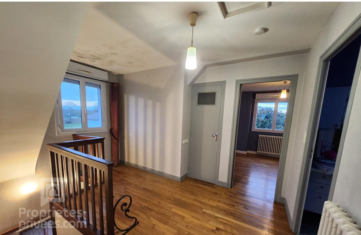 SAINT-HILAIRE-DU-HARCOUET Maison Saint Hilaire Du Harcouet 6 pièce(s) 141 m2 10