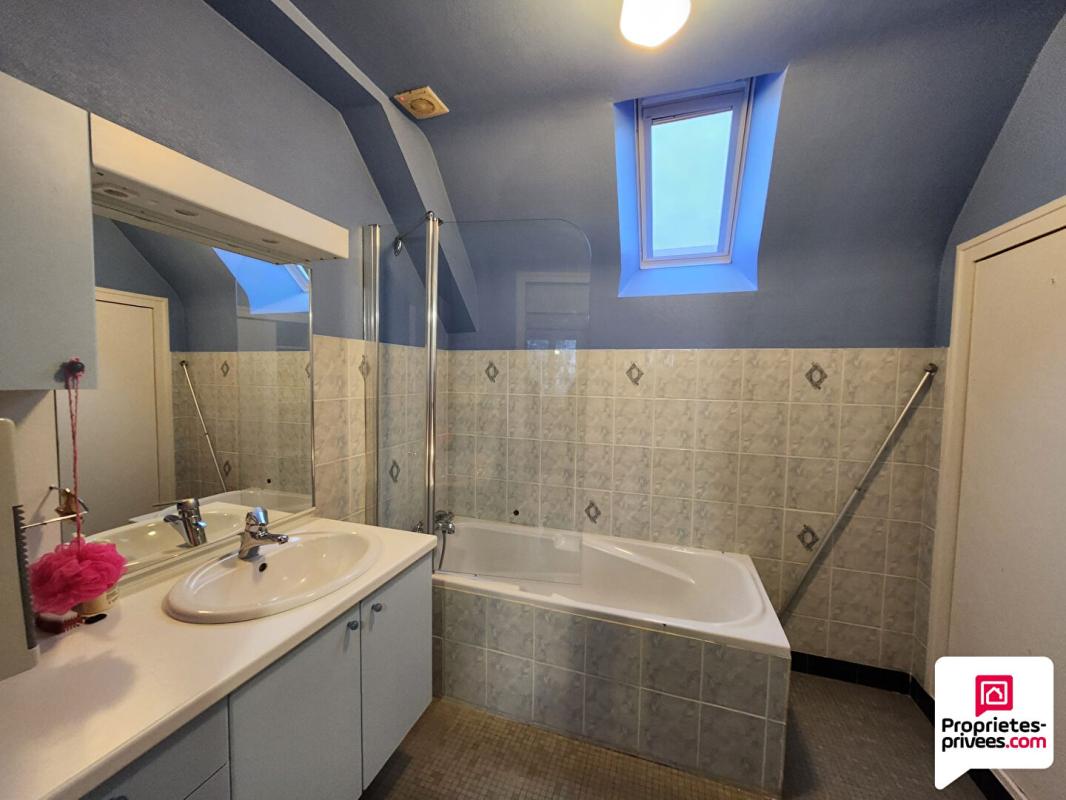 SAINT-HILAIRE-DU-HARCOUET Maison Saint Hilaire Du Harcouet 6 pièce(s) 141 m2 14