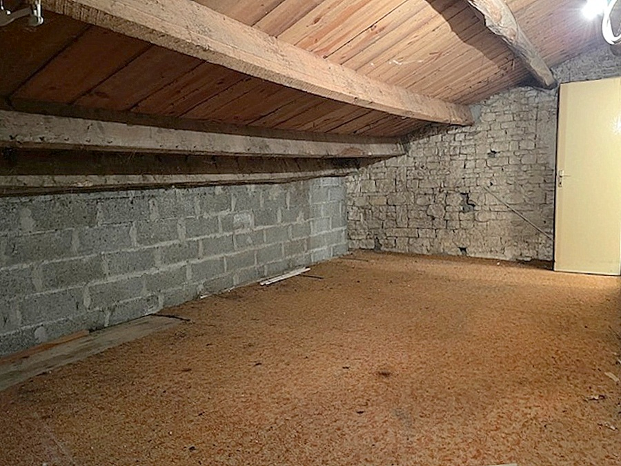 LONGEVES Maison à rénover avec beau potentiel ? 105 m² ? Proche La Rochelle 15