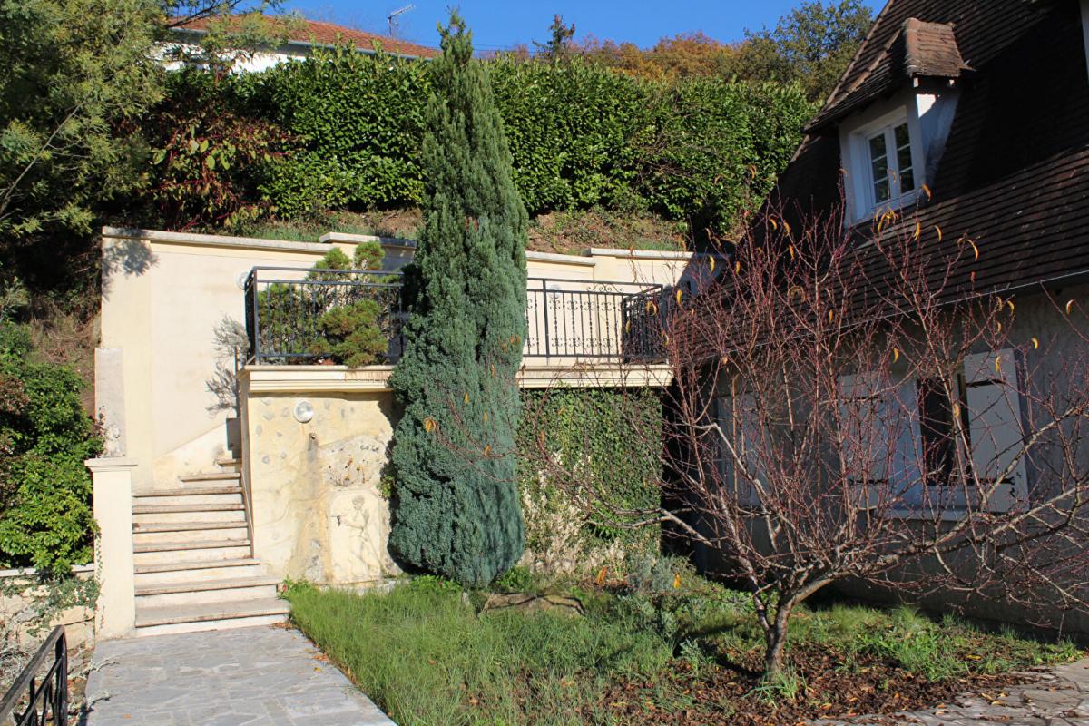 PERIGUEUX Maison de ville type 7, surface 245 m², garage privatif, sur un terrain 1012 m² 6