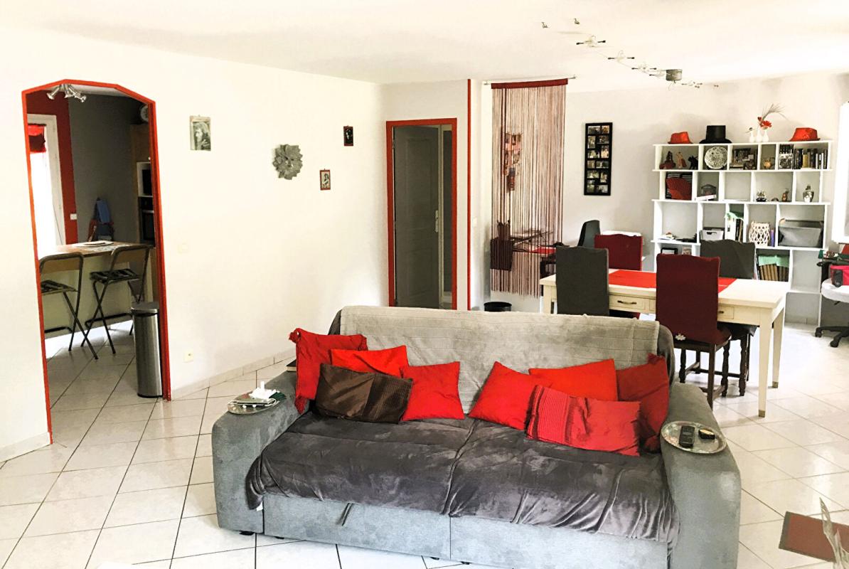 LOUBIENG Maison contemporaine de plain pied sur 113 M² 10