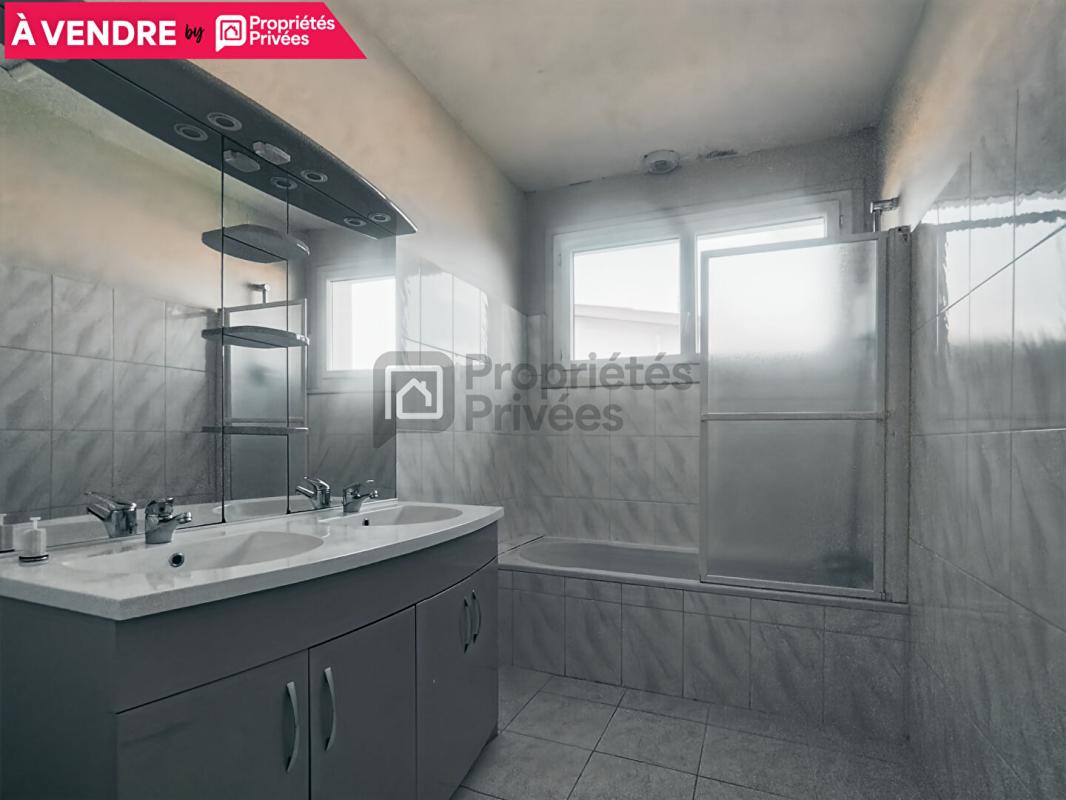 ROQUETTES Maison Roquettes 5 pièce(s) 117.50 m2 10