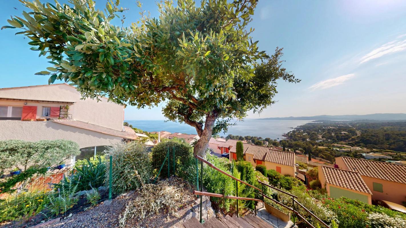 SAINT-RAPHAEL Maison Saint Raphael 3 pièce(s) 50.81 m2 - Vue mer panoramique - Garage double 16