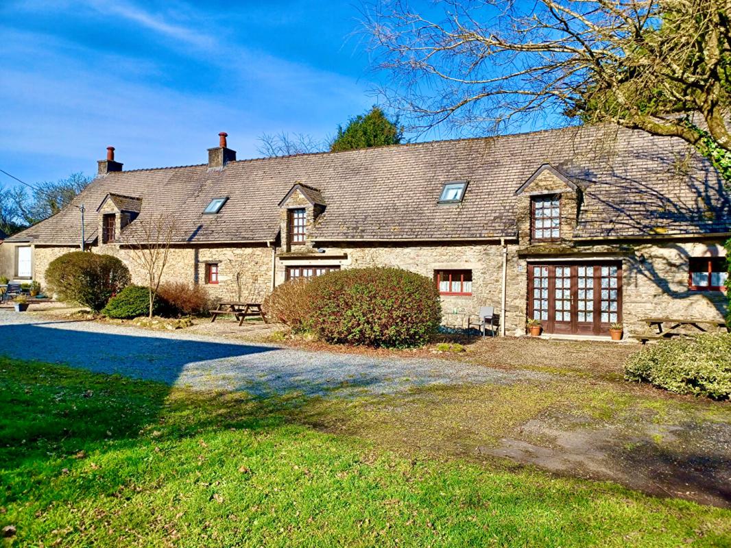 MARZAN Longère habitable en pierres, composée de 3 maisons & 1,5 hectares de terrain. Potentiel pour faire des gîtes. Plage 1/4 heure 3