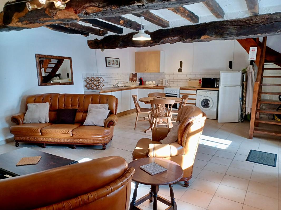 MARZAN Longère habitable en pierres, composée de 3 maisons & 1,5 hectares de terrain. Potentiel pour faire des gîtes. Plage 1/4 heure 5