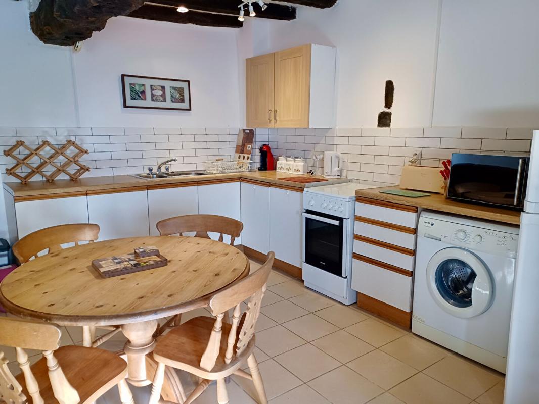 MARZAN Longère habitable en pierres, composée de 3 maisons & 1,5 hectares de terrain. Potentiel pour faire des gîtes. Plage 1/4 heure 7