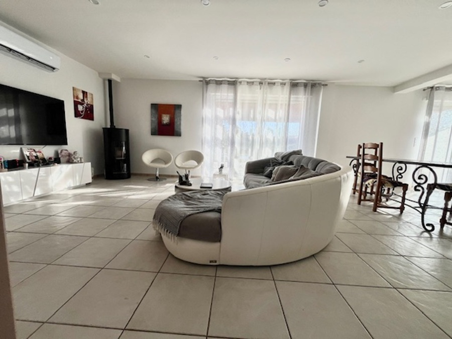 POLLESTRES Magnifique villa de 110 m² en R+1 sur un terrain de 1853 m² avec piscine et sans vis-à-vis 10