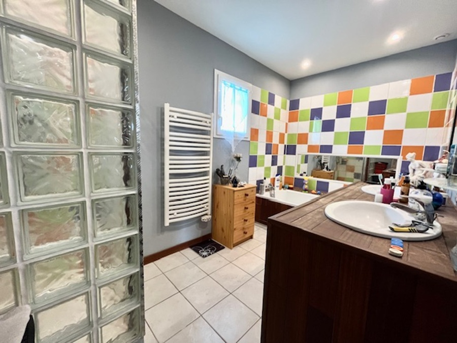 POLLESTRES Magnifique villa de 110 m² en R+1 sur un terrain de 1853 m² avec piscine et sans vis-à-vis 17