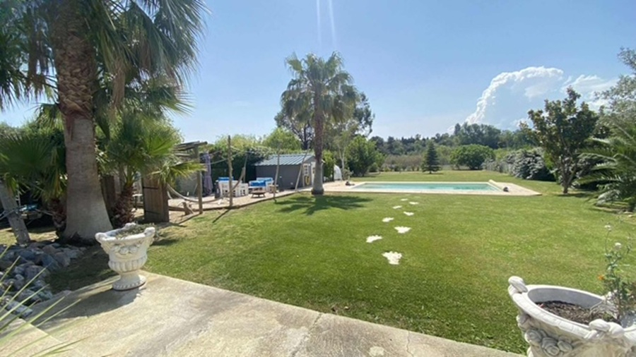 POLLESTRES Magnifique villa de 110 m² en R+1 sur un terrain de 1853 m² avec piscine et sans vis-à-vis 2
