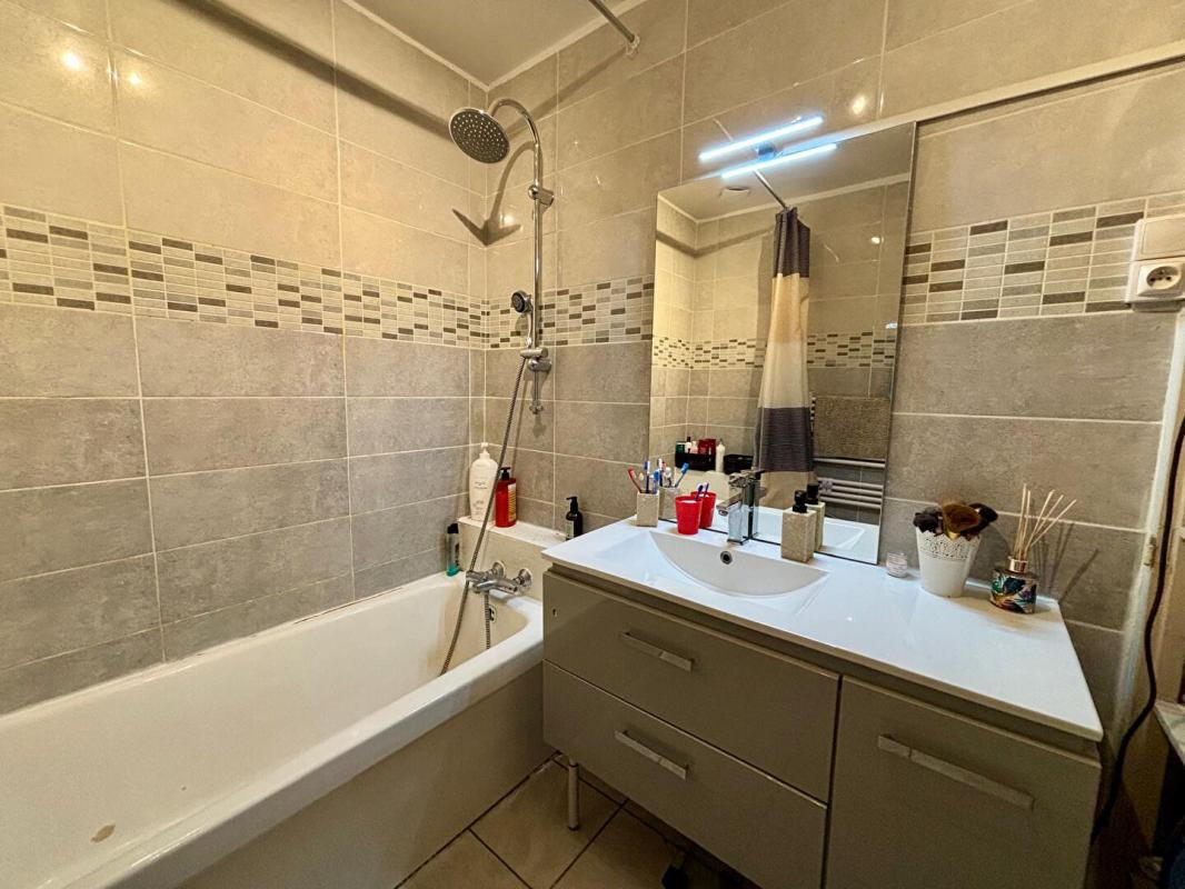 NEVERS Appartement Nevers 5 pièces 121.47 m2 - centre ville - 3 chambres - extérieur 8