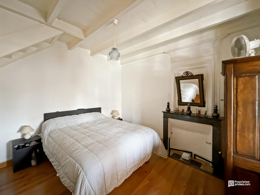 BERSON Maison avec piscine, spa et dépendances sur 6340 m² à vendre à Berson ? Proche Blaye 10