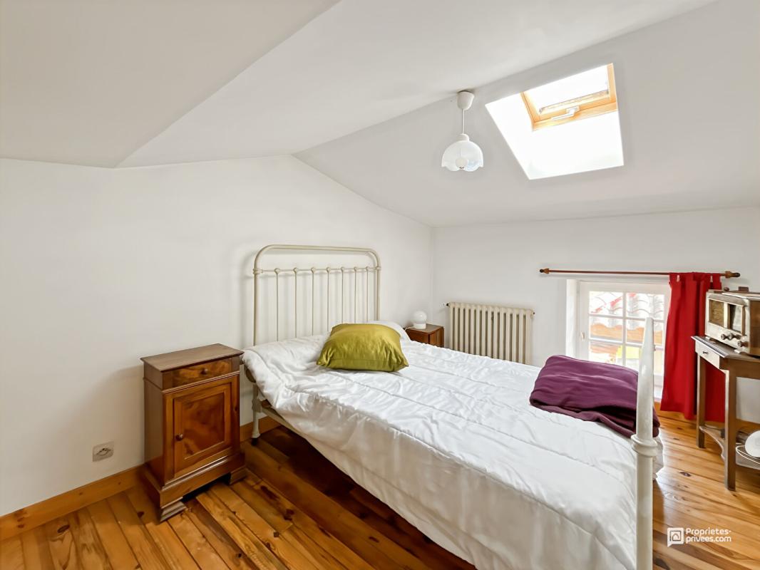 BERSON Maison avec piscine, spa et dépendances sur 6340 m² à vendre à Berson ? Proche Blaye 11