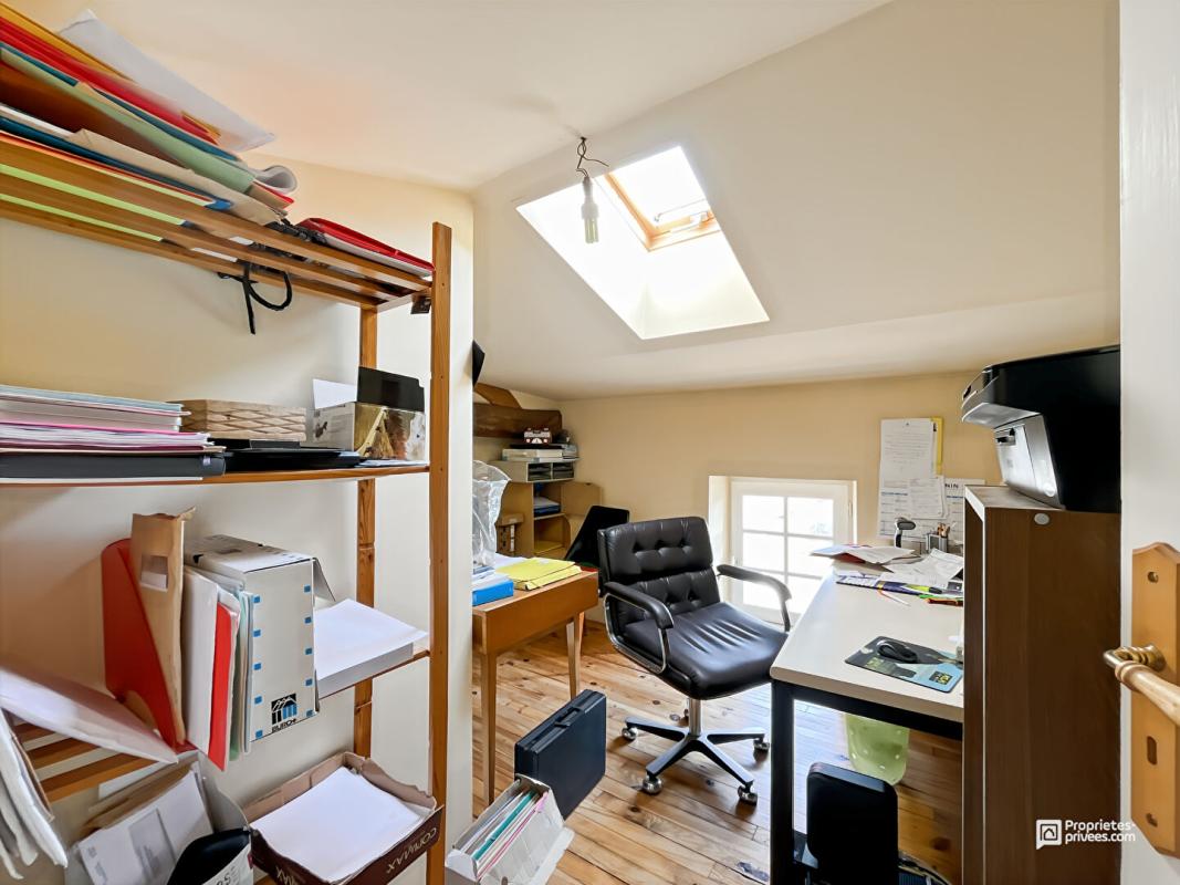 BERSON Maison avec piscine, spa et dépendances sur 6340 m² à vendre à Berson ? Proche Blaye 12