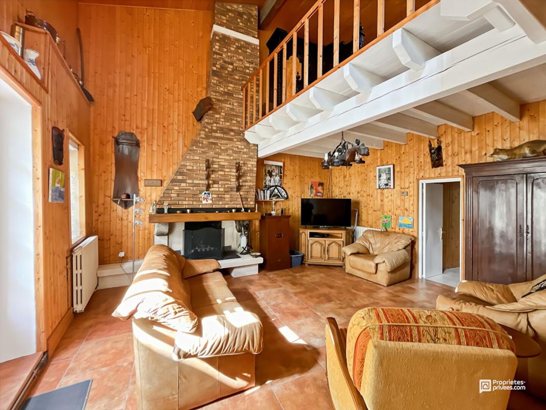 BERSON Maison avec piscine, spa et dépendances sur 6340 m² à vendre à Berson ? Proche Blaye 15