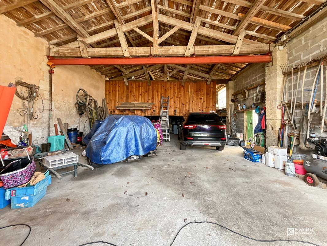 BERSON Maison avec piscine, spa et dépendances sur 6340 m² à vendre à Berson ? Proche Blaye 5