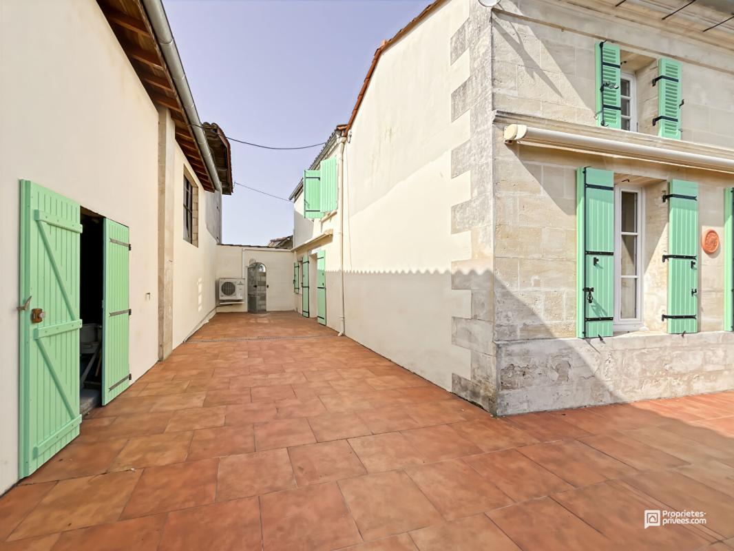 BERSON Maison avec piscine, spa et dépendances sur 6340 m² à vendre à Berson ? Proche Blaye 6