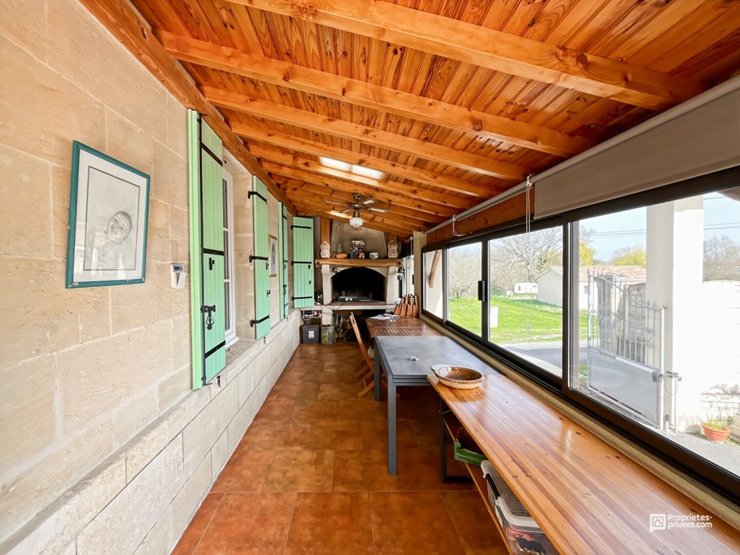 BERSON Maison avec piscine, spa et dépendances sur 6340 m² à vendre à Berson ? Proche Blaye 7