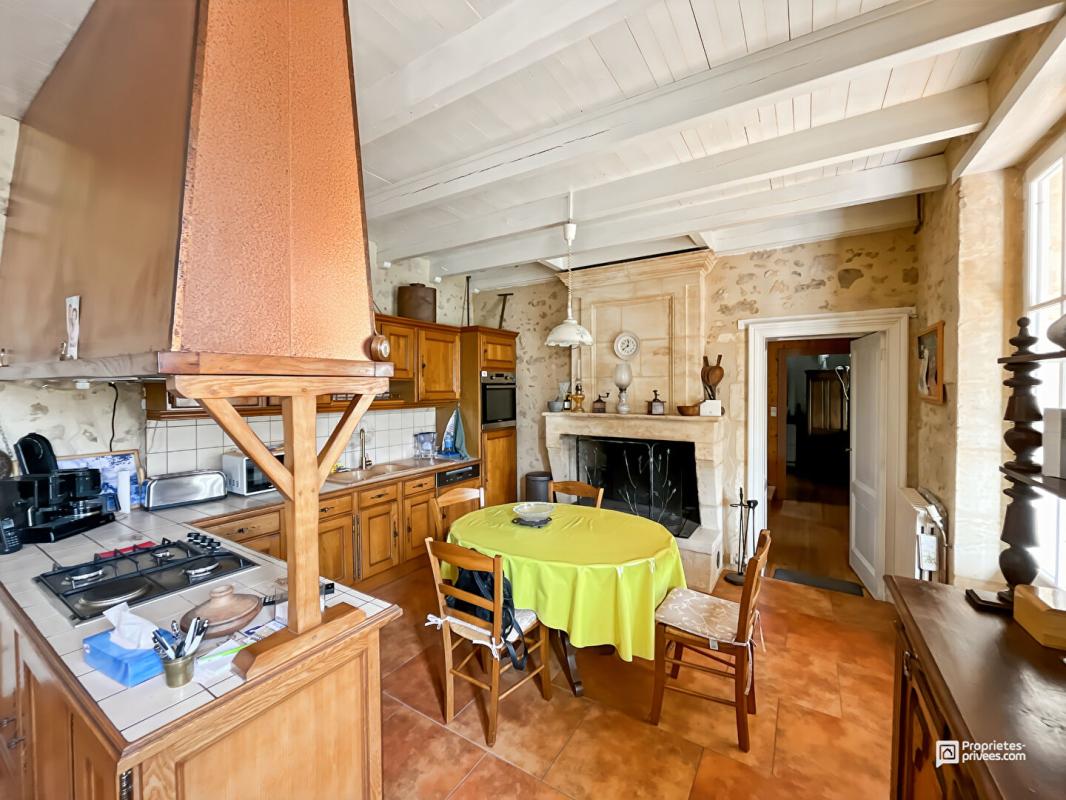 BERSON Maison avec piscine, spa et dépendances sur 6340 m² à vendre à Berson ? Proche Blaye 9