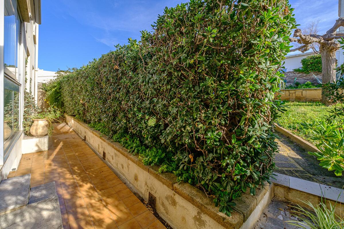 MARSEILLE-8E-ARRONDISSEMENT Appartement 4 pièce(s) 118 m2 vue mer, jardin partagé, box de garage 12