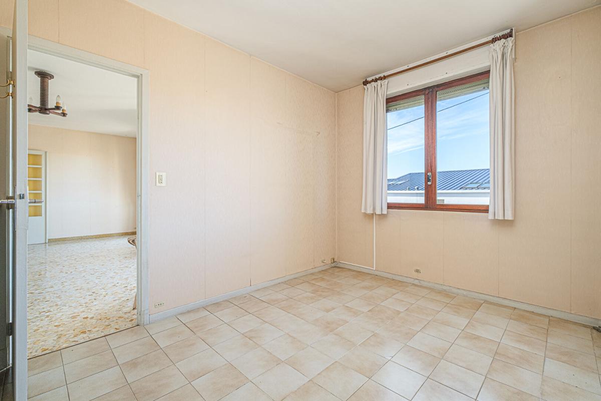 MARSEILLE-8E-ARRONDISSEMENT Appartement 4 pièce(s) 118 m2 vue mer, jardin partagé, box de garage 9