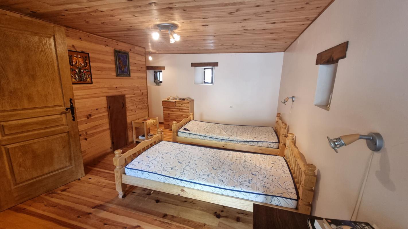 SABLIERES Maison de hameau en pierre au calme 13