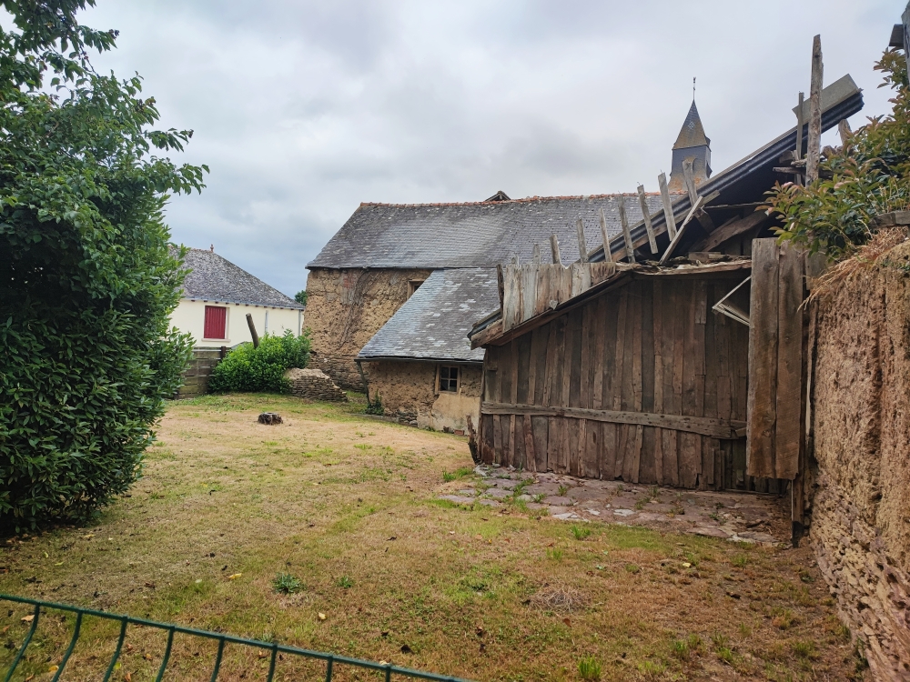 SAINT-BRIEUC-DE-MAURON Maison 3 Chambres 107 m2 et dépendances 11