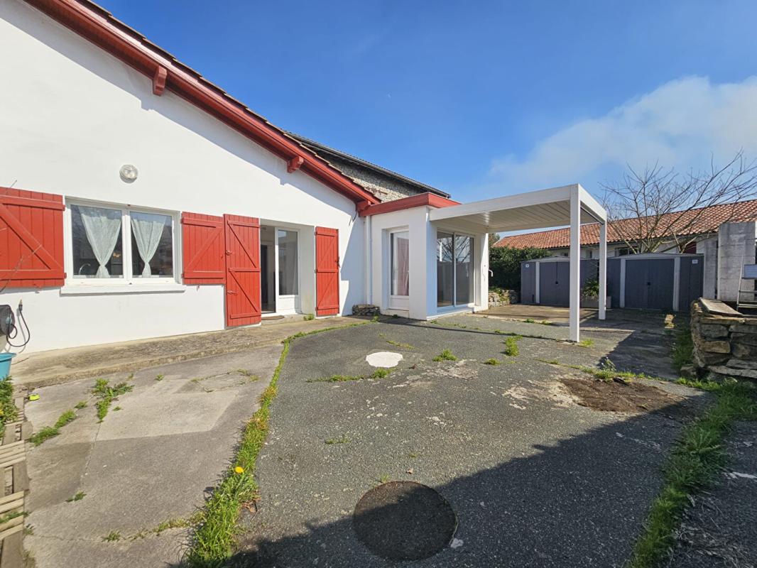 LARCEVEAU-ARROS-CIBITS EXCLUSIVITÉ À LARCEVEAU : ENSEMBLE IMMOBILIER MAISON & LOCAL 10