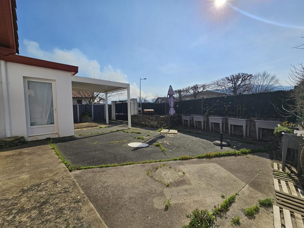 LARCEVEAU-ARROS-CIBITS EXCLUSIVITÉ À LARCEVEAU : ENSEMBLE IMMOBILIER MAISON & LOCAL 11