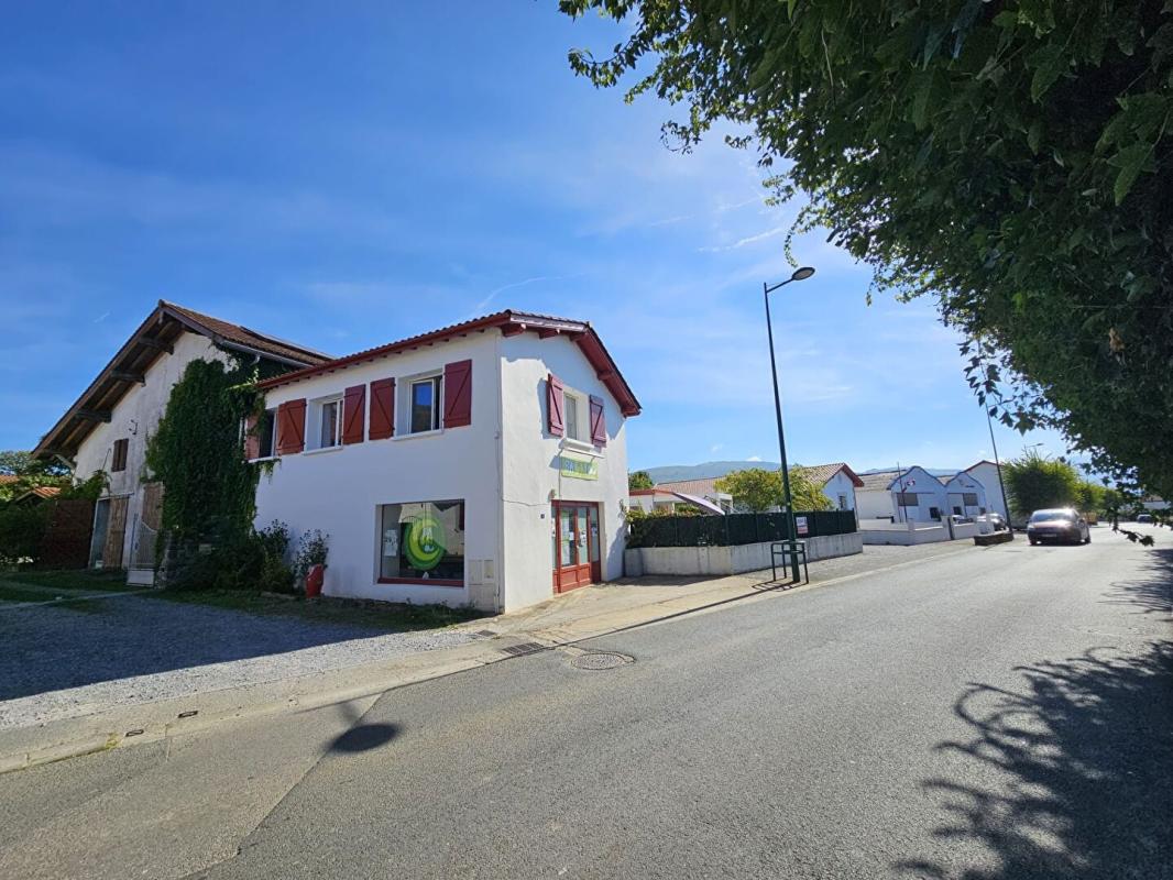 LARCEVEAU-ARROS-CIBITS EXCLUSIVITÉ À LARCEVEAU : ENSEMBLE IMMOBILIER MAISON & LOCAL 2
