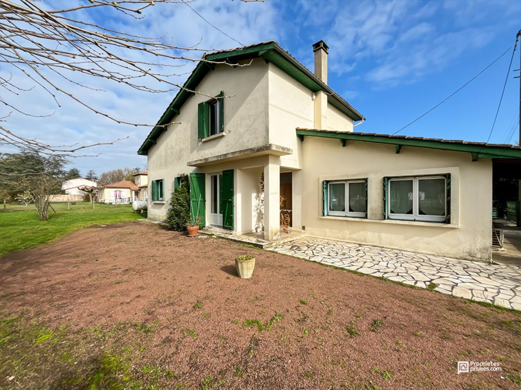 VIRSAC MAISON INDÉPENDANTE 103 m² - TERRAIN 2215 m² DIVISIBLE - DOUBLE GARAGE 80 m² - FORT POTENTIEL VIRSAC 15