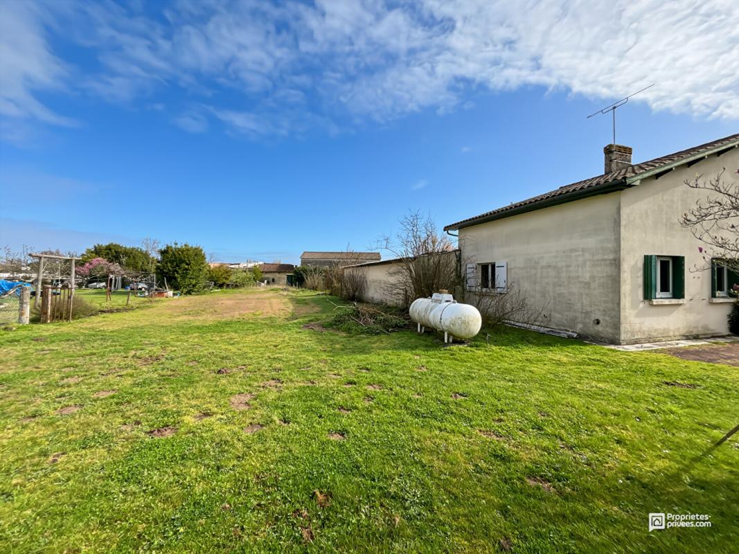 VIRSAC MAISON INDÉPENDANTE 103 m² - TERRAIN 2215 m² DIVISIBLE - DOUBLE GARAGE 80 m² - FORT POTENTIEL VIRSAC 16