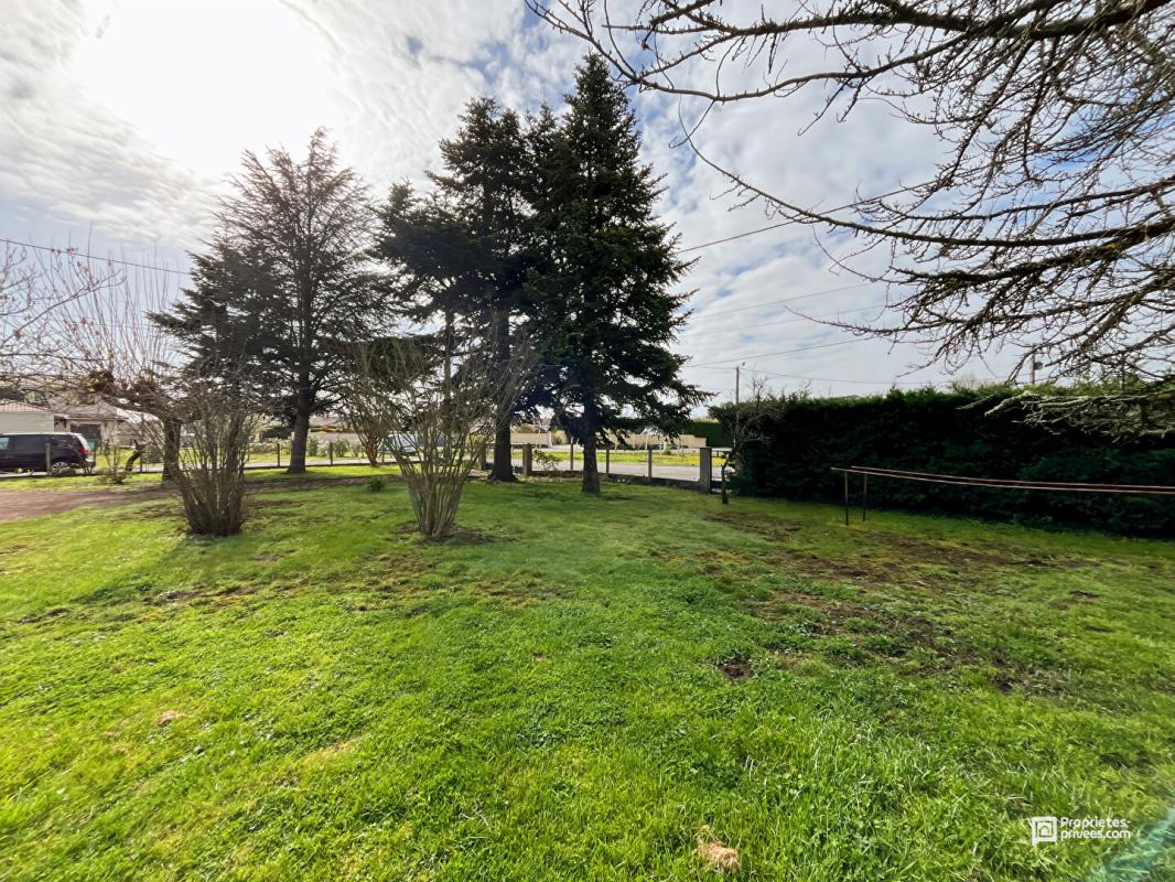 VIRSAC MAISON INDÉPENDANTE 103 m² - TERRAIN 2215 m² DIVISIBLE - DOUBLE GARAGE 80 m² - FORT POTENTIEL VIRSAC 17