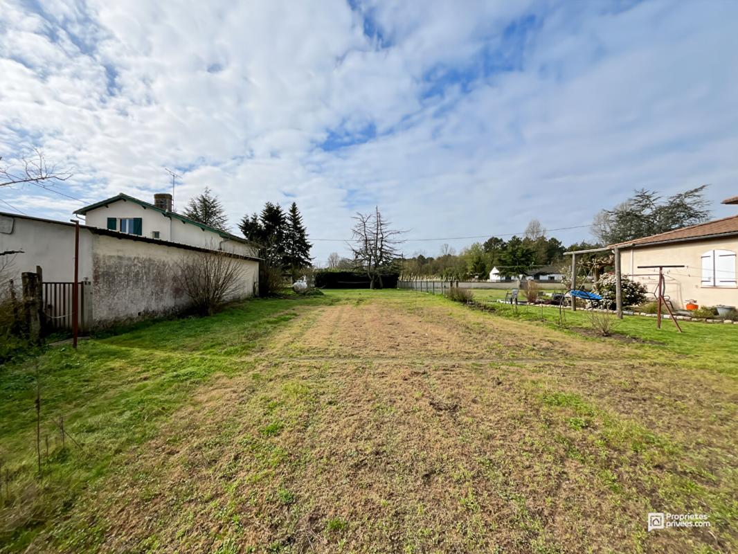 VIRSAC MAISON INDÉPENDANTE 103 m² - TERRAIN 2215 m² DIVISIBLE - DOUBLE GARAGE 80 m² - FORT POTENTIEL VIRSAC 18