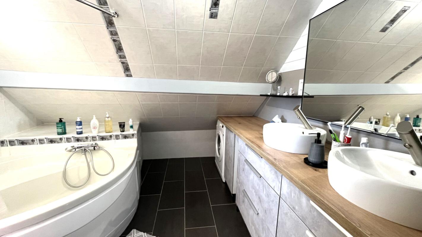 CHAVERIA Maison de caractère à Chavéria, 113 m² avec 3 chambres, à proximité des lacs jurassiens 8