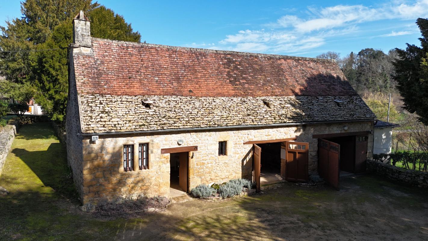 LA ROQUE-GAGEAC Demeure de charme au coeur de la Vallée des 5 Châteaux 17