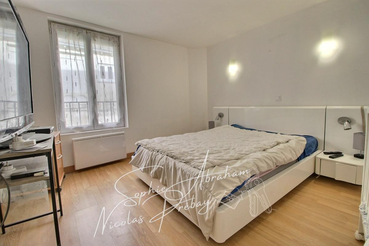 TOURY Maison en centre ville avec jardin, terrasse et places de parkings privatives 6